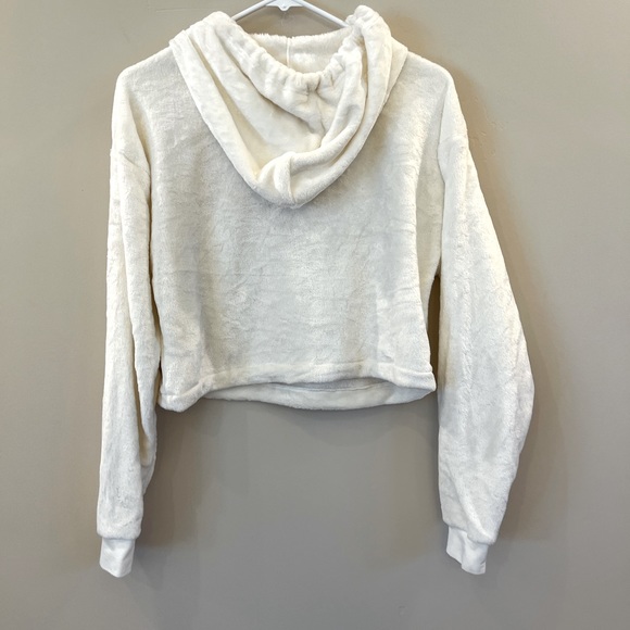 Hoody & Shorts - Picture 2 of 7